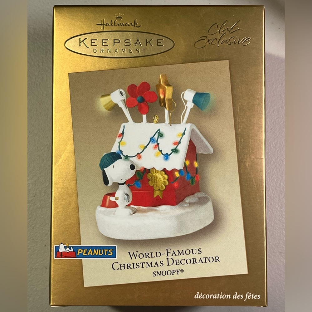 2003 Hallmark Snoopy World Famous Christmas Decorator